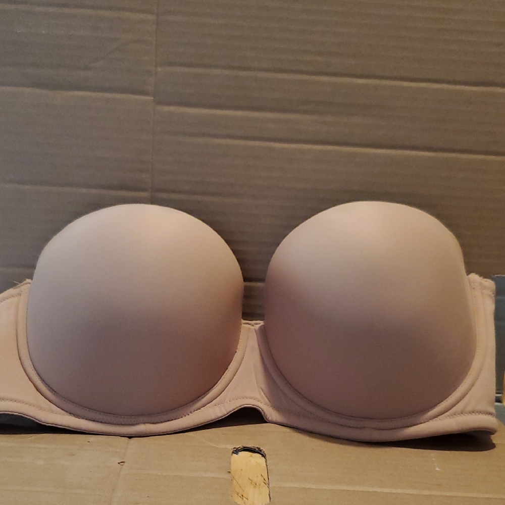 Q-T Intimates   Strapless Tan T-Shirt Bra Seamless Molded Size 42 D